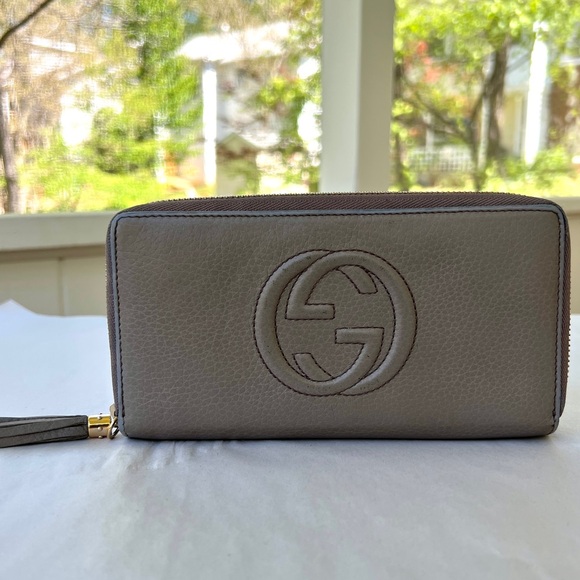 Gucci Handbags - Gucci Soho Wallet
